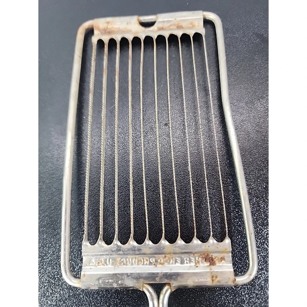 VINTAGE EKCO MIRACLE TOMATO SLICER‎ RED WOODEN HANDLE 1950S B7